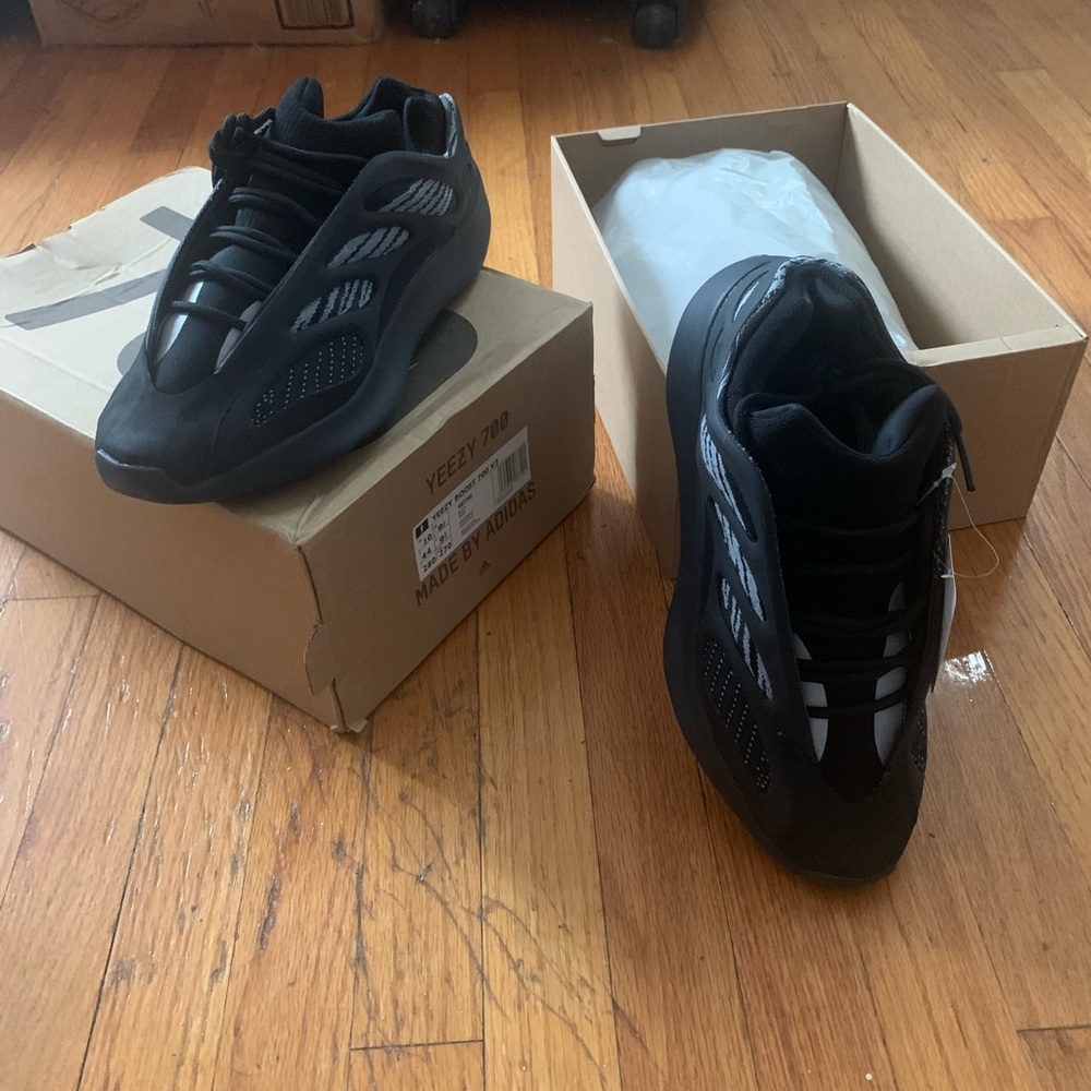 Yeezy Boost 700 V3 Alvah